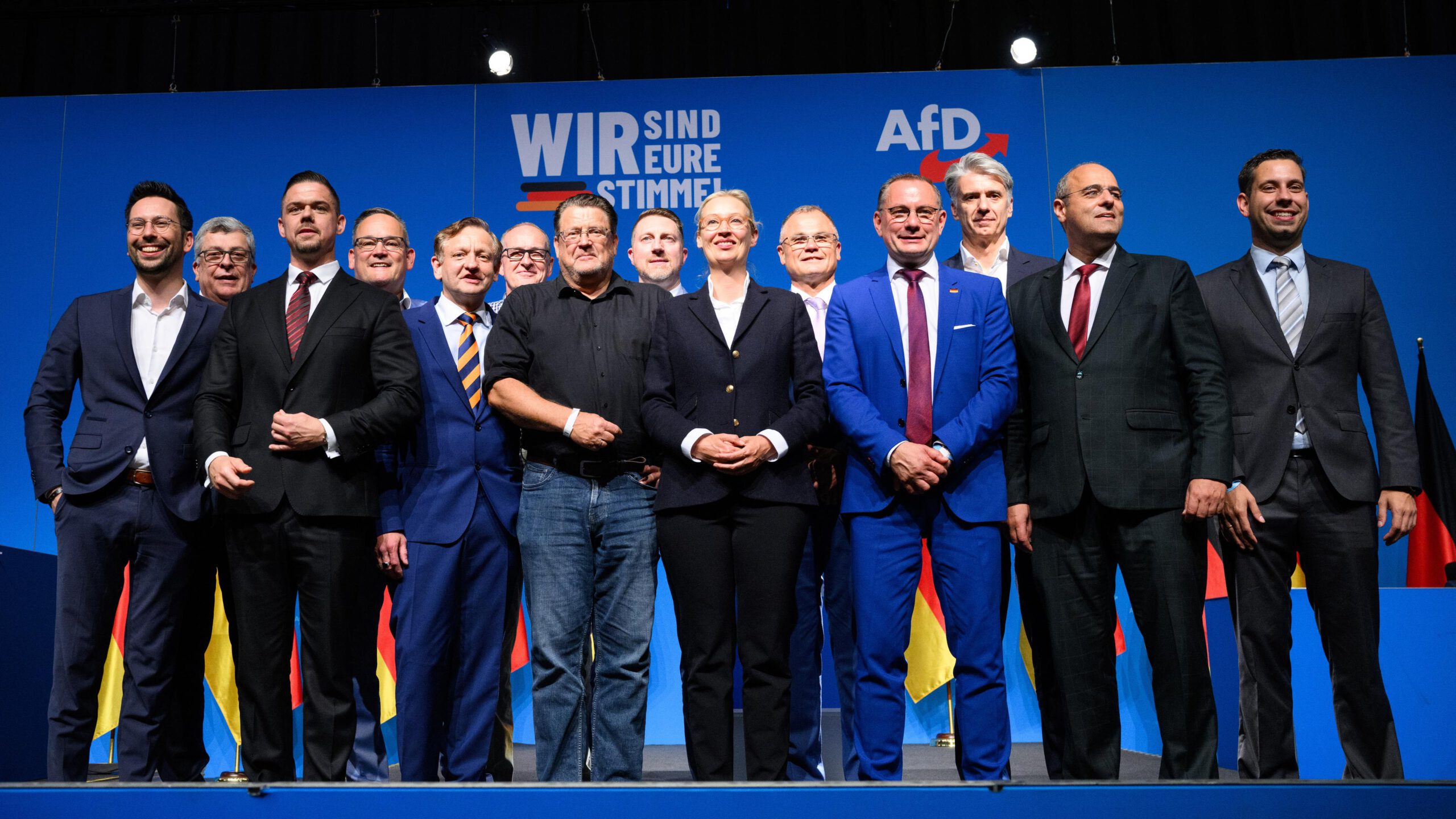 Quelle: https://www.zdf.de/assets/afd-bundesvorstand-parteitag-essen-100~3840x2160?cb=1719681132923